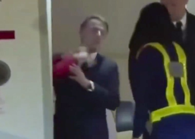 Macronovi su lagali: Šamar koji je Brigitte 'odvalila' Emmanuelu daleko je od smiješnog