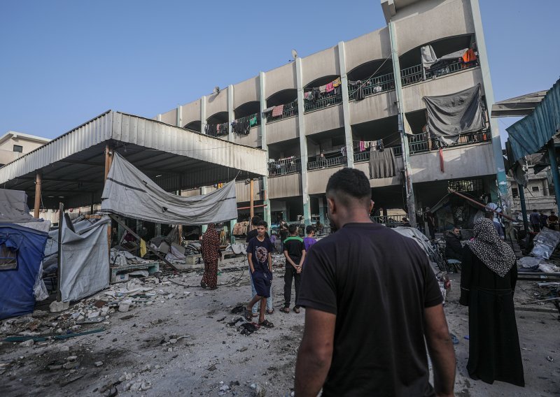 UN kritičan; humanitarna zaklada za Gazu počinje s distribucijom pomoći