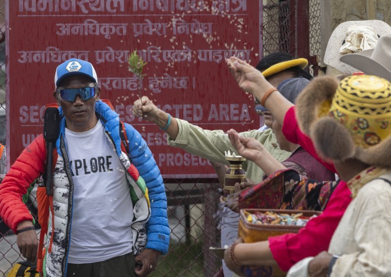Oborio rekord; šerpa Kami Rita 31. put popeo se na Mount Everest