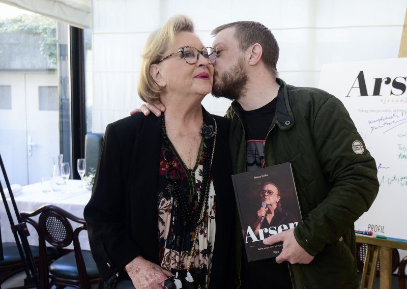 Nije mu željela biti na teret: Nakon Arsena, Gabi Novak ostala je i bez Matije