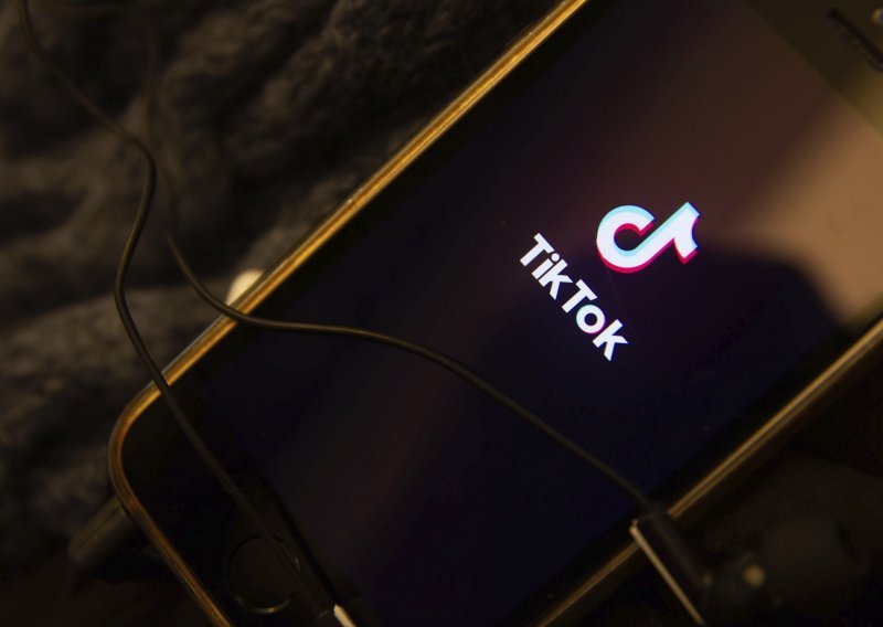 Ne slijedite slijepo ove upute na TikToku, zarazit ćete mobitel