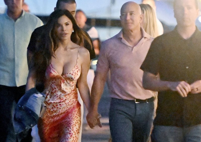 Dekolte za pamćenje: Haljina Lauren Sanchez otkrila je možda i više nego je htjela