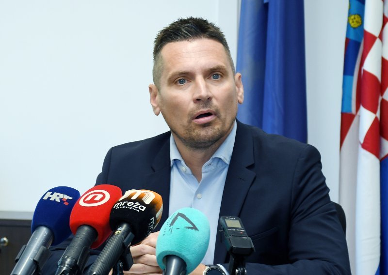SDP: Orlić (HDZ) otkazao Bajagu jer 'nema para' pa si digao plaću na 7650 eura