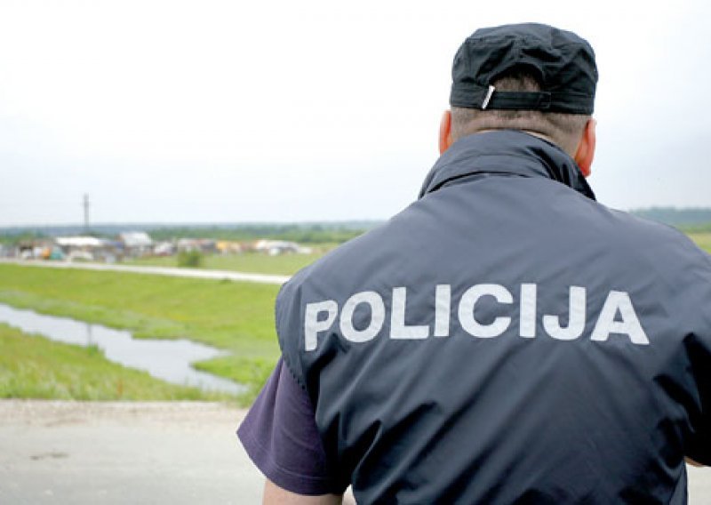 Osobnu ostavio u hotelu pa zatražio novu od policije