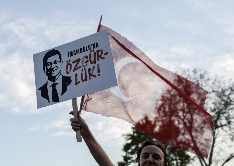 Turska izdala naloge za pritvor desetaka članova oporbene stranke u Istanbulu