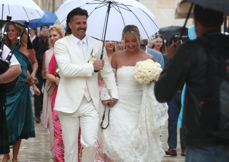 Ovako je izgledalo 'vjenčanje godine' u Dubrovniku, a o vjenčanici Hrvatice Nicole Artukovich još uvijek se priča