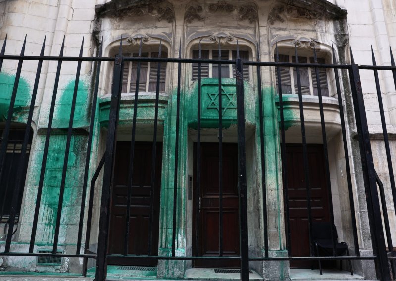 Vandalizam u Parizu: Bojom 'napadnute' sinagoge i memorijal holokausta