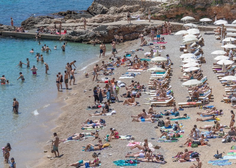 Britanski tabloid tvrdi da turisti masovno bježe iz Hrvatske: 'Solarij je drastično poskupio'