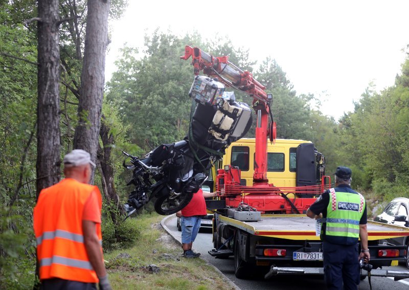 Crna noć u Kastavu: Motociklist se zabio u parkirani kombi i poginuo na mjestu
