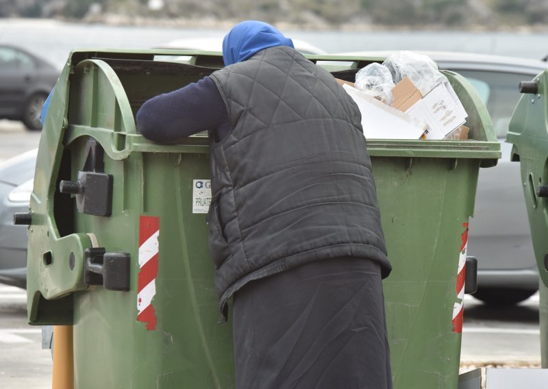 Pravobraniteljica obišla domove: Zabrinjavajući podaci, stariji su se kupali tek 3 puta mjesečno