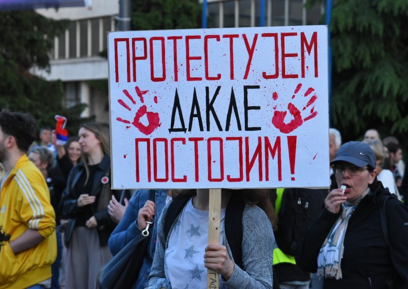 Sedam mjeseci od pada nadstrešnice u Novom Sadu; u Beogradu blokada mostova