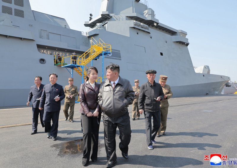 Kim Jong Un na porinuću obnovljenog razarača: 'Gradimo još dva od 5000 tona'