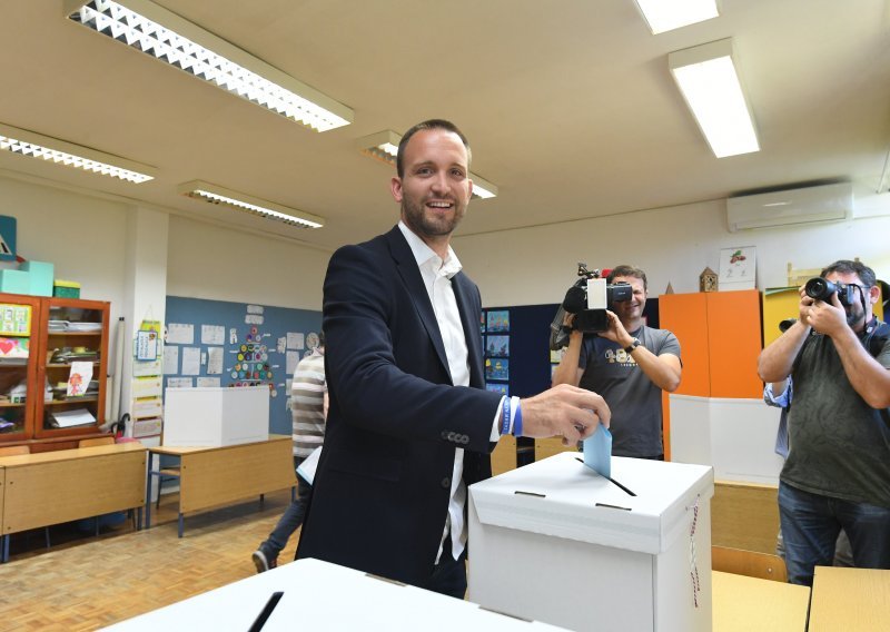 ŽIP odlučio: 'Erlićev' išarani listić je važeći. 'Modrićev' za istu stvar nije bio. Objašnjenje je bizarno