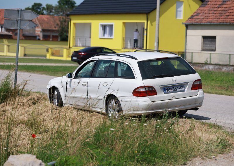 Bjegunci pobjegli policiji, autom probili rampu