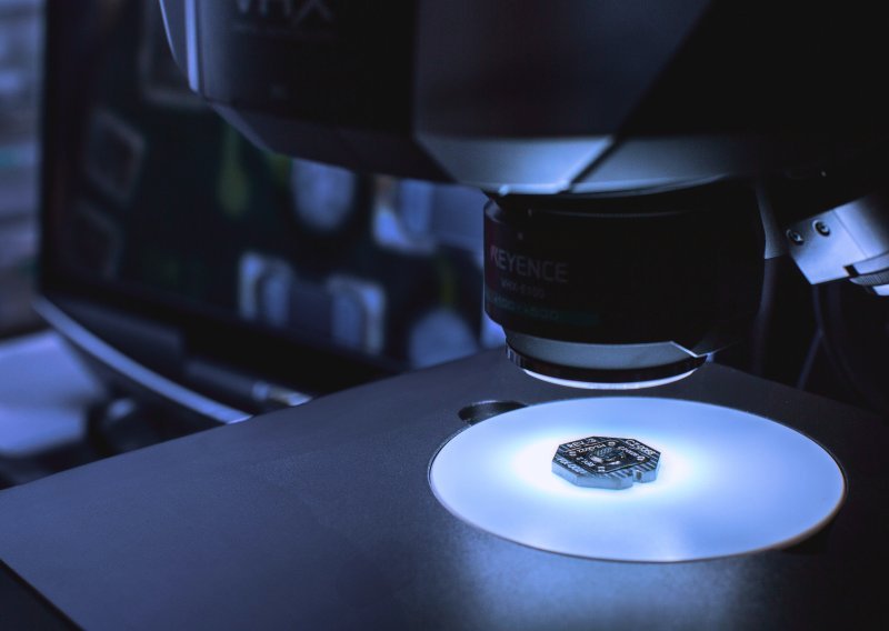 Američki startup uhvatio korak s Neuralinkom: Uspješno ugradili sučelje mozak-računalo u čovjeka