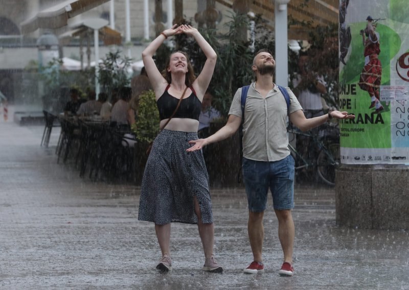 Meteorolozi najavljuju neuobičajeno tople noći, ali i pljuskove s grmljavinom