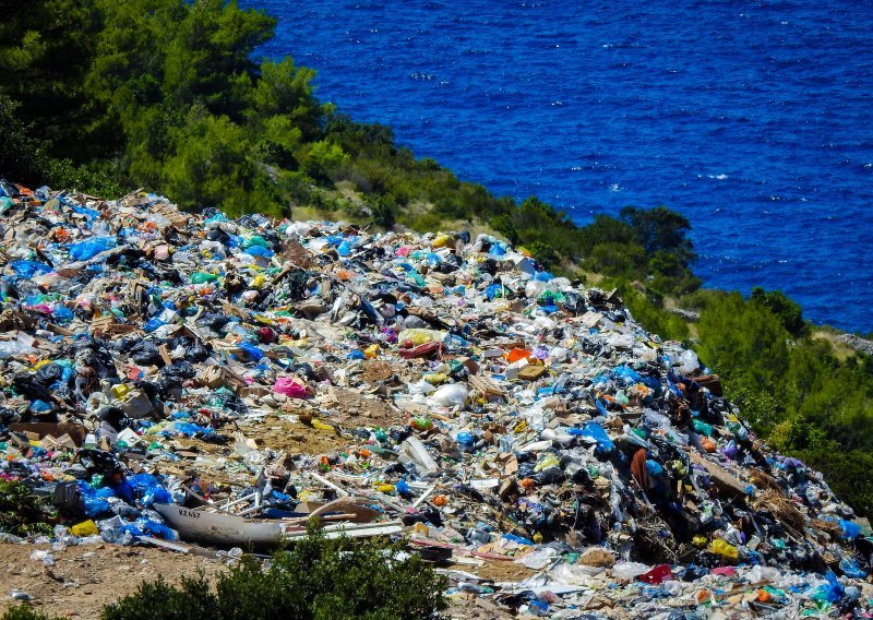 Na odličnom tragu: Japanski znanstvenici razvili plastiku koja se otapa u vodi