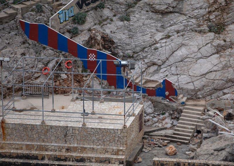Dubrovnik zatvorio poznatu plažu u srcu grada: Ljudima prijeti opasnost