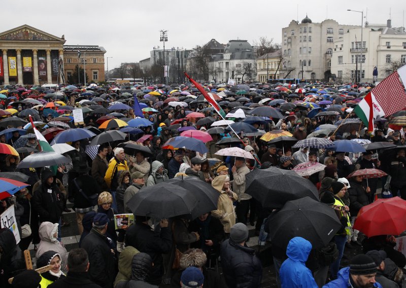 Mađari na ulicama zbog Orbanove kontrole obrazovanja