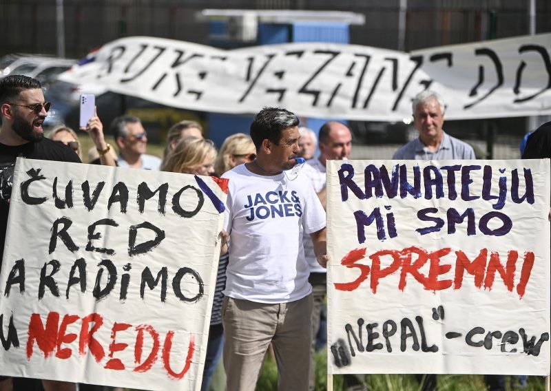 Pravosudni policajci prosvjedovali ispred zatvora: Tjera nas se na cestu