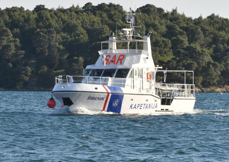 U Splitu i Puli isporučene dvije brodice za spašavanje na moru