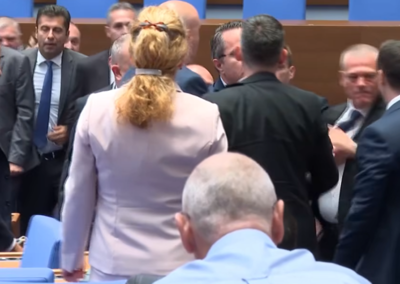Kaos u bugarskom parlamentu: Naguravanje zbog uvođenja eura