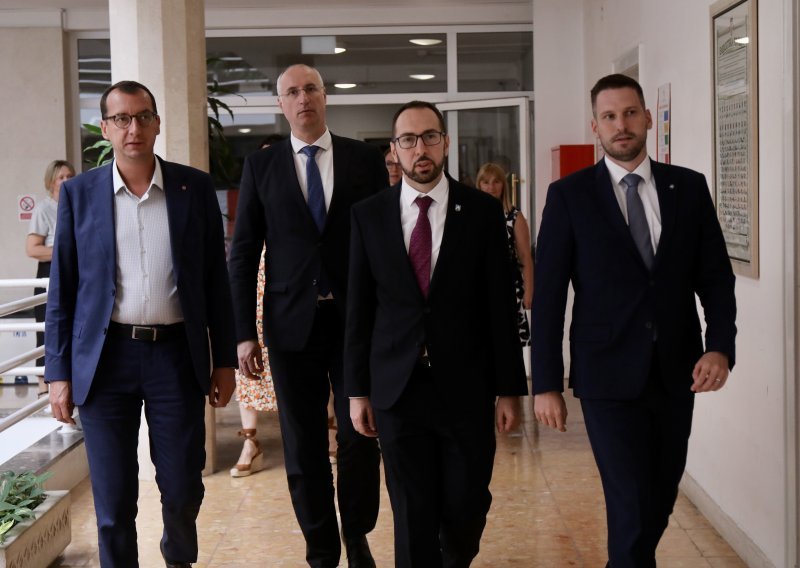 Ovo su plaće gradonačelnika 10 najvećih i najmanjih gradova u Hrvatskoj