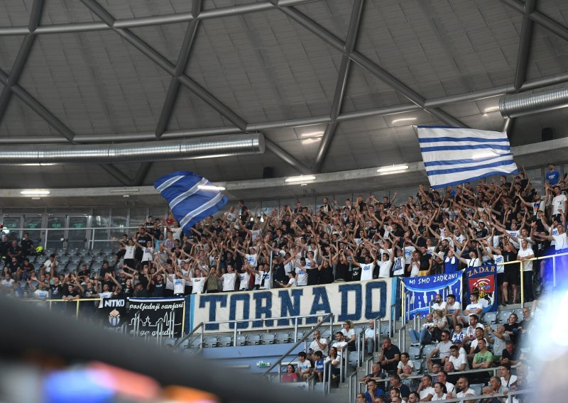 Pogledajte kaos! Dvoranom na Višnjiku odjekivali topovski udari, nastala je panika