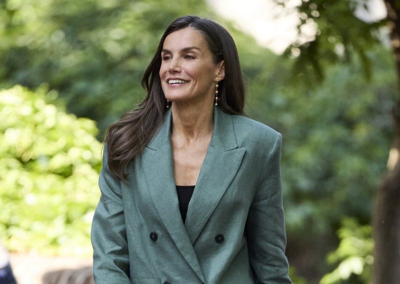 Bolje od bilo koje haljine: Kraljica Letizia u hit komadu iz Manga i još boljim cipelama
