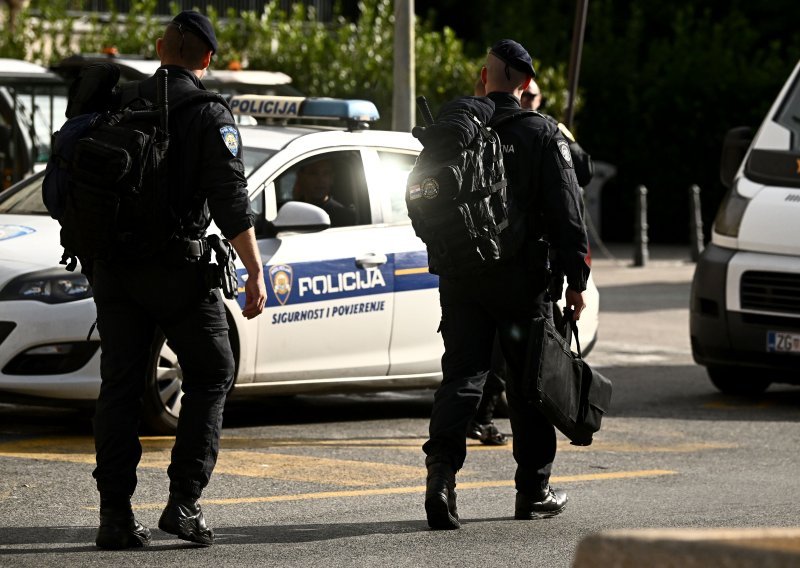 Usred noći digao u zrak motocikl na parkingu u Dubrovniku