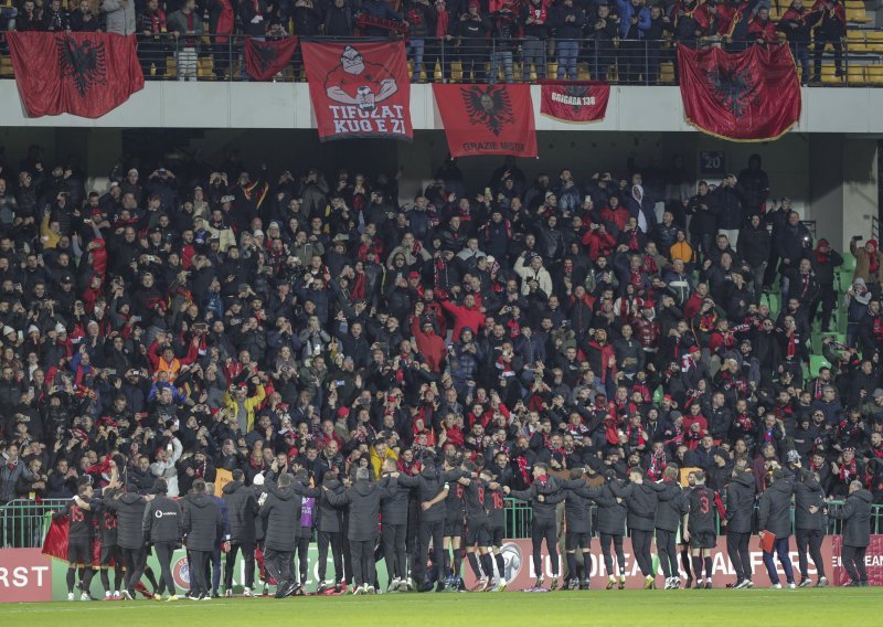 Albanci su na stadion morali okačiti zastavu Srbije; pogledajte što su napravili