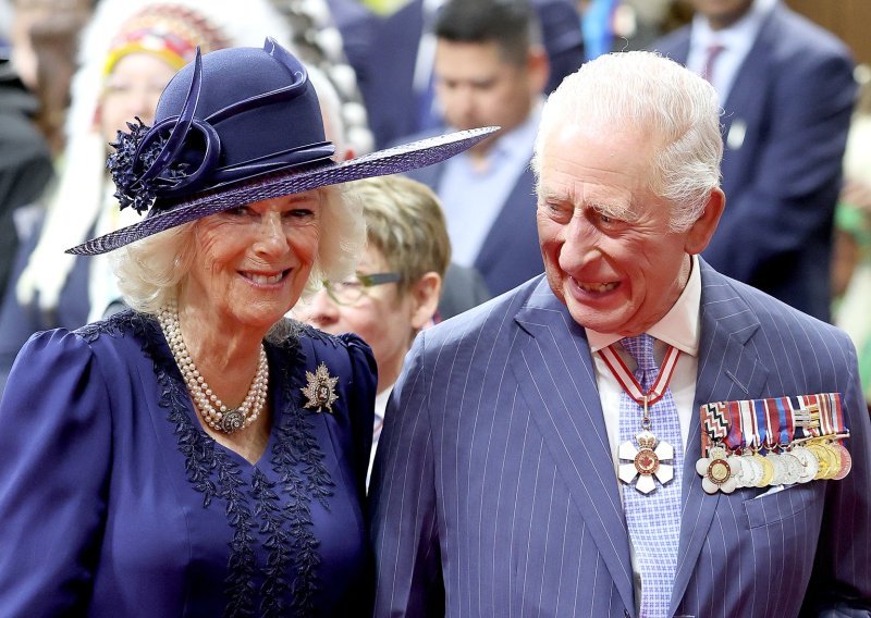 Kraljevska obitelj puca po šavovima: Kako kraljica Camilla gleda na razdor Charlesa i Harryja?