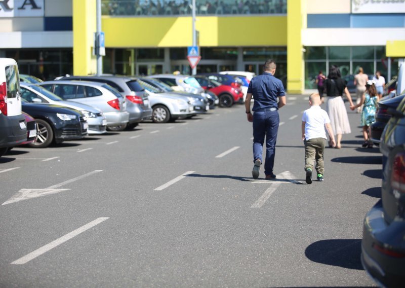 Avenue Mall na dan koncerta Thompsona naplaćuje parking 80 eura. A drugi šoping centri?
