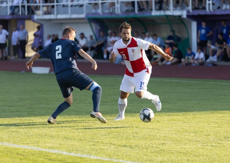HNS otvorio igralište u Slavonskom Brodu; zaigrali Mandžukić, Olić, Kranjčar...