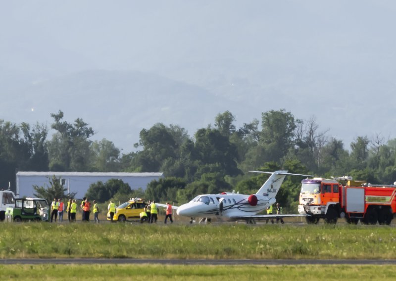 Puknuta guma paralizirala zračni promet, pilot otkrio: 'Možda je svraka ispustila nešto'