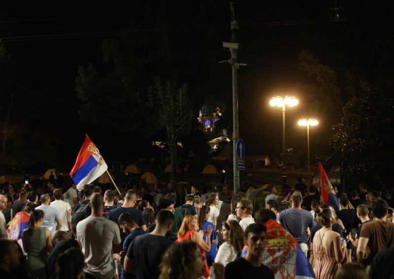 Početak Vučićevog kraja? Oporba slavi, ali i SNS je proglasio pobjedu