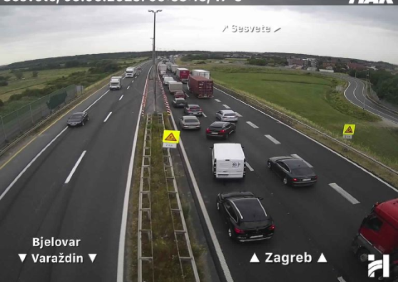 Ogromne kolone na ulazu u Zagreb: 'Vozim se već sat vremena, a još ni do Sesveta nisam stigla'