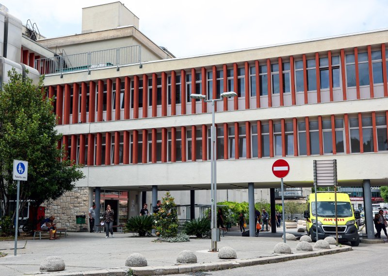 Manji požar u splitskoj bolnici, zapalio se građevinski materijal