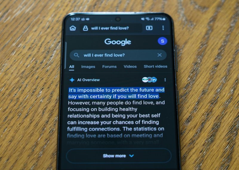Ljepilo u umaku za pizzu? Pogledajte što sve Googleov AI savjetuje korisnicima