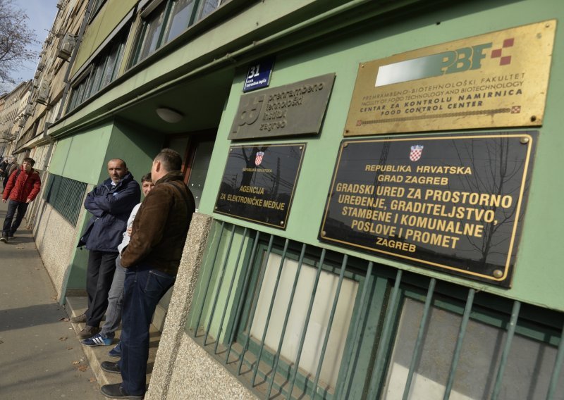 VEM od udruge U ime obitelji traži očitovanje zbog tekstova o lezbo-bi bendu