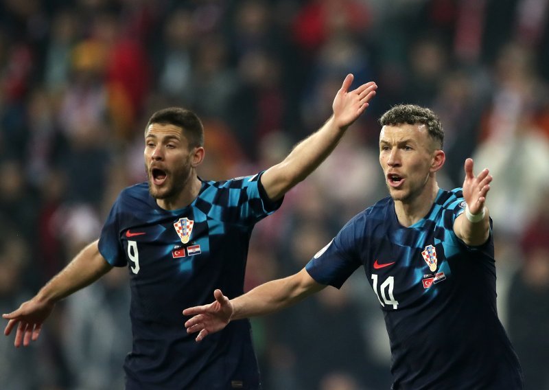 Ivan Perišić i Andrej Kramarić u lovu na Davora Šukera; rekord bi vrlo lako mogao pasti
