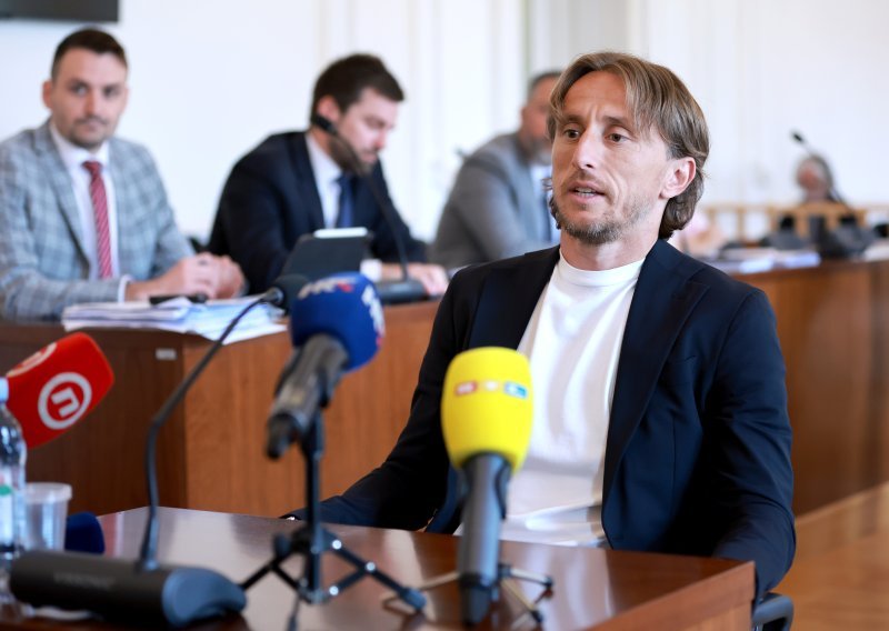 FOTO Luka Modrić stigao na sud zbog suđenja Mamićima