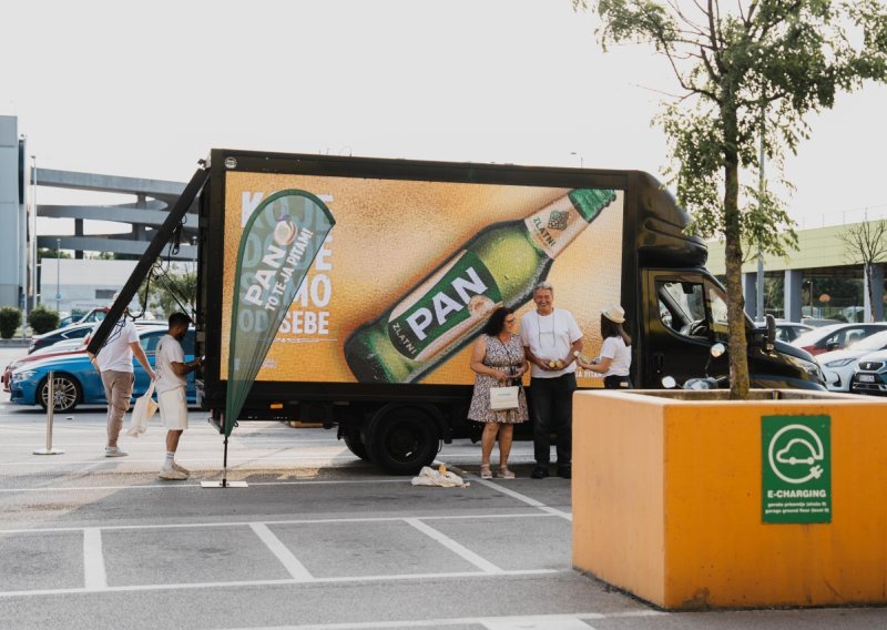 Zlatni kamiončić stigao u grad - Pan toči pivo na omiljenim zagrebačkim lokacijama