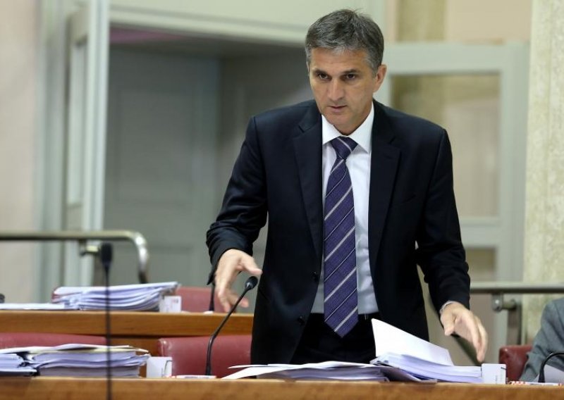 Marić: Prodaju Croatia osiguranja treba poništiti