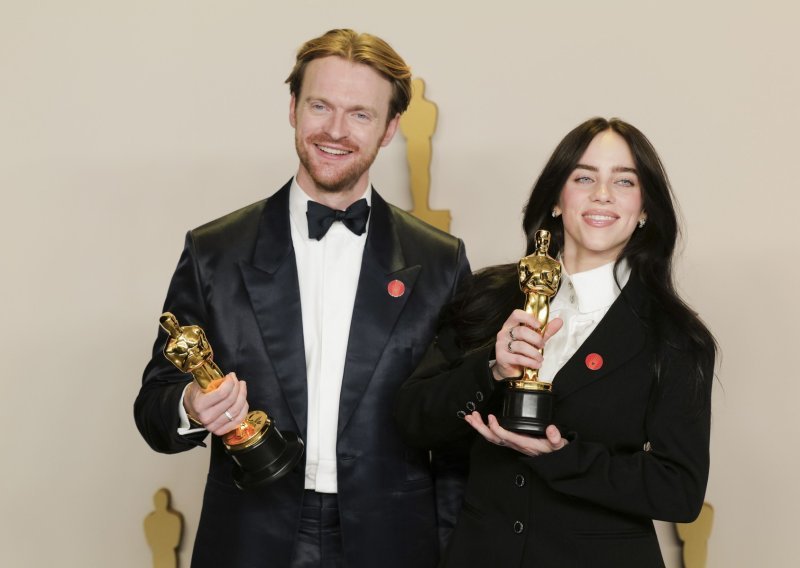 Brat Billie Eilish napadnut usred prosvjeda u Los Angelesu: 'Oni potiču ovo'
