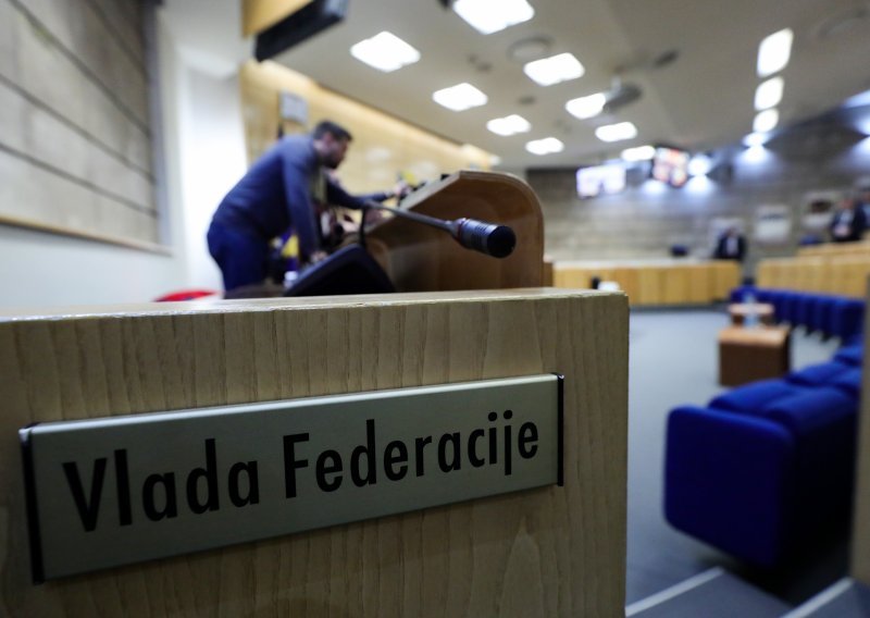 Panika u Parlamentu BiH; u dvoranu upuzala zmija, prekinuta sjednica