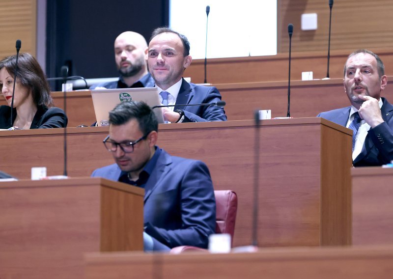 HDZ: Članstvo u stranci nije zaštita; Oporba: Zemlju osloboditi od korupcije