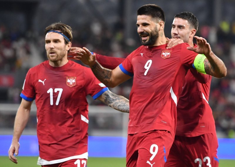 Srbi hat-trickom Mitrovića stigli do prve pobjede, Nizozemci utrpali osam komada