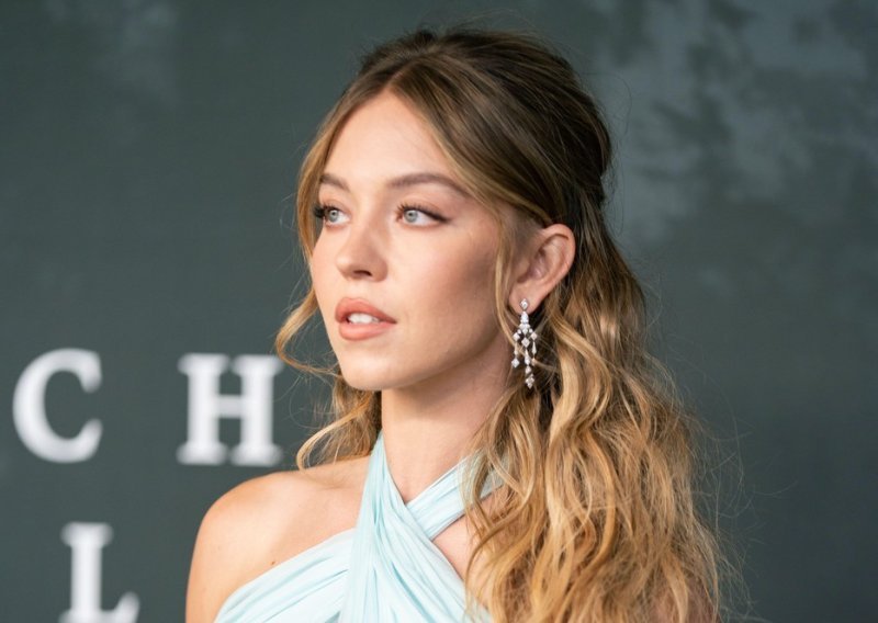 Poput boginje: Sydney Sweeney u božanstvenoj haljini istaknula zanosnu liniju