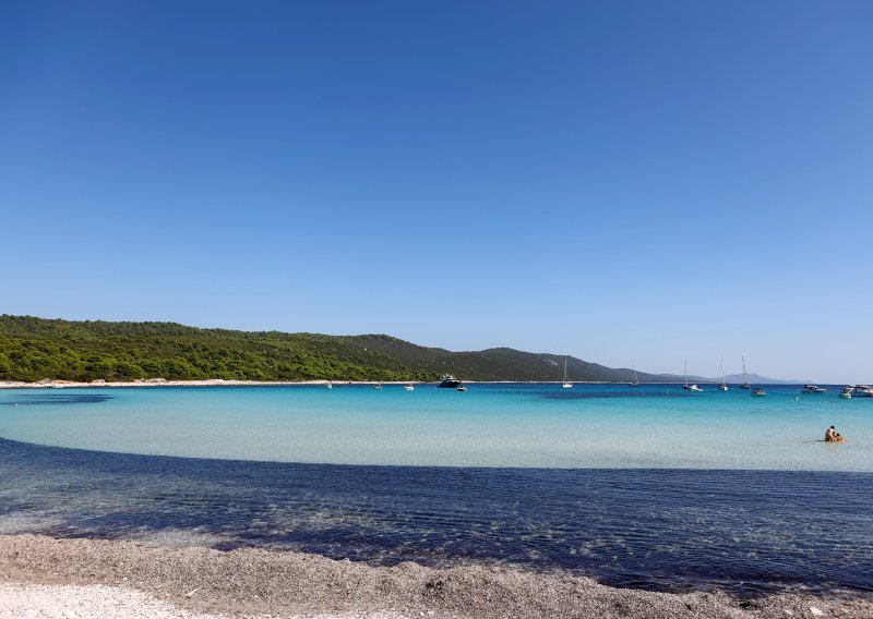 'Skriveni' raj u Hrvatskoj: Ova tirkizna plaža san je Britanaca za bijeg od gužvi